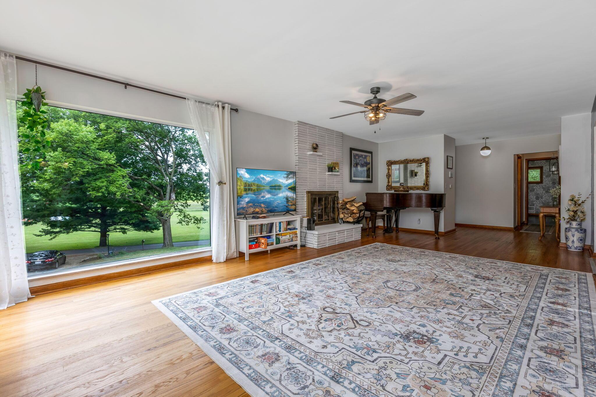 3100 Schwartz Road Columbus, OH 43232 - Photo 13 of 55 Living Room