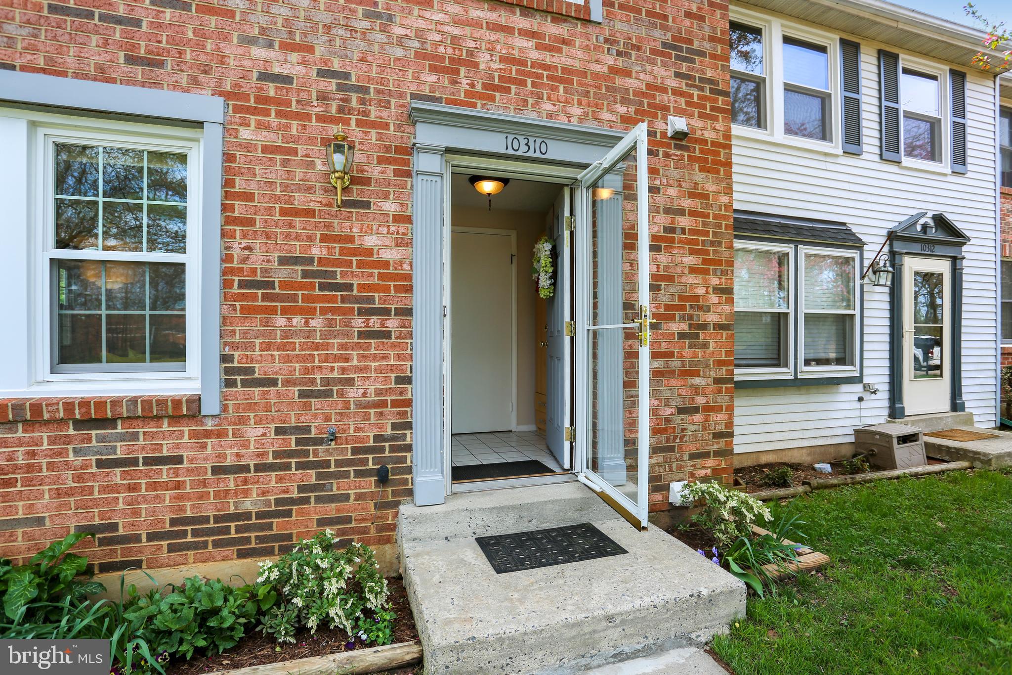 10310 Apple Ridge Road Montgomery Village, MD 20886 - Photo 2 of 32 Main Level-Entry