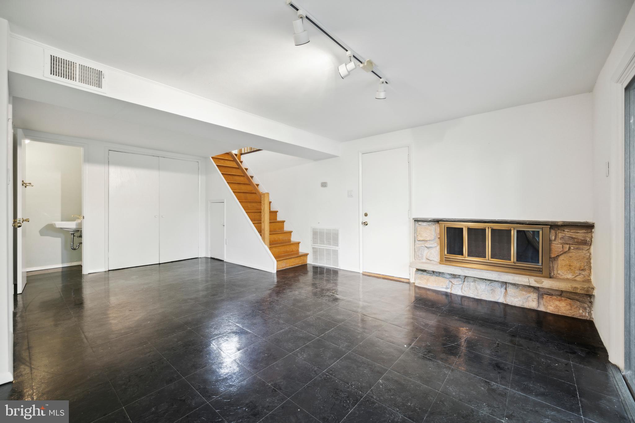 761 Trephanny Lane Wayne, PA 19087 - Photo 11 of 15 LL Family Rm