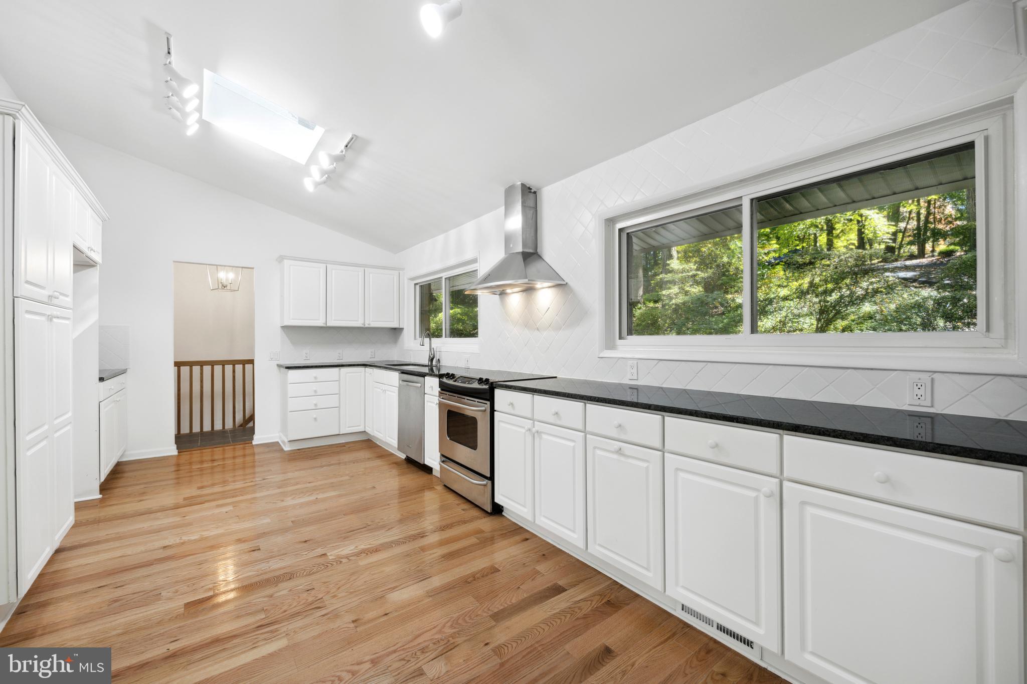 761 Trephanny Lane Wayne, PA 19087 - Photo 4 of 15 Light & Bright Kitchen