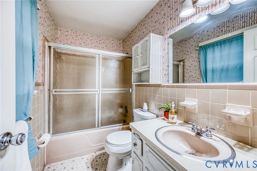 5010 Hopkins Road Richmond, VA 23234 - Photo 26 of 29 Primary Bath