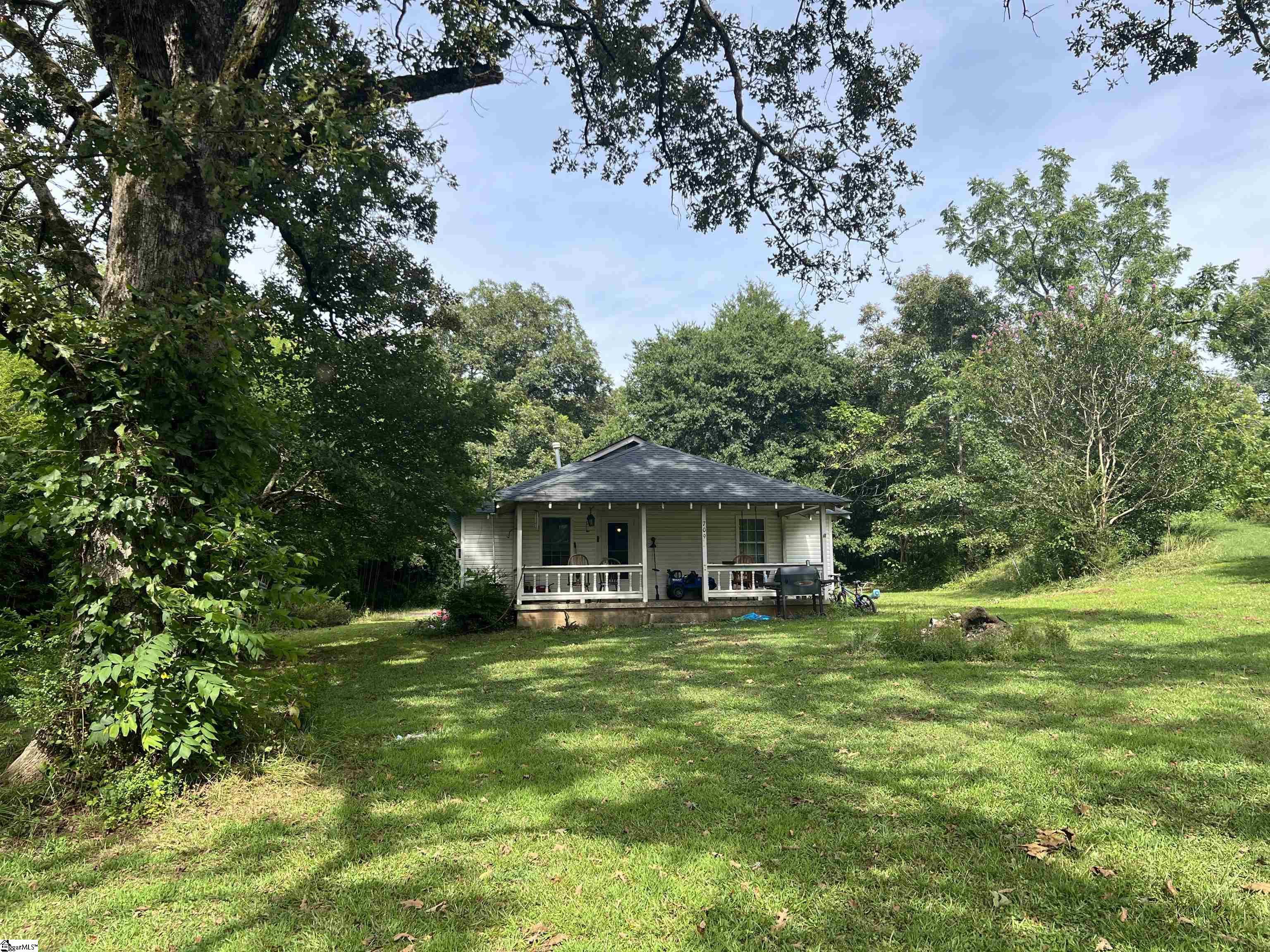 709 Friendship Road Seneca, SC 29678 - Photo 2 of 29 Gallery Image 2