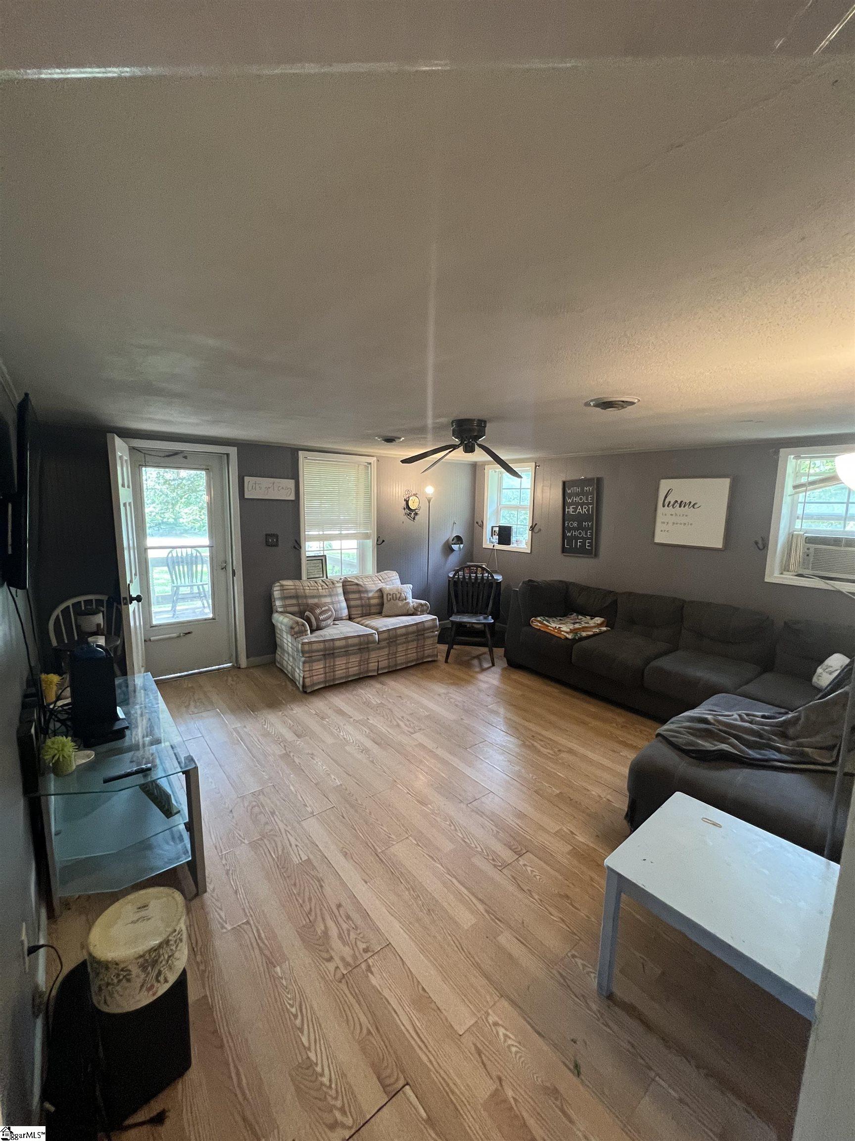 709 Friendship Road Seneca, SC 29678 - Photo 4 of 29 Gallery Image 4