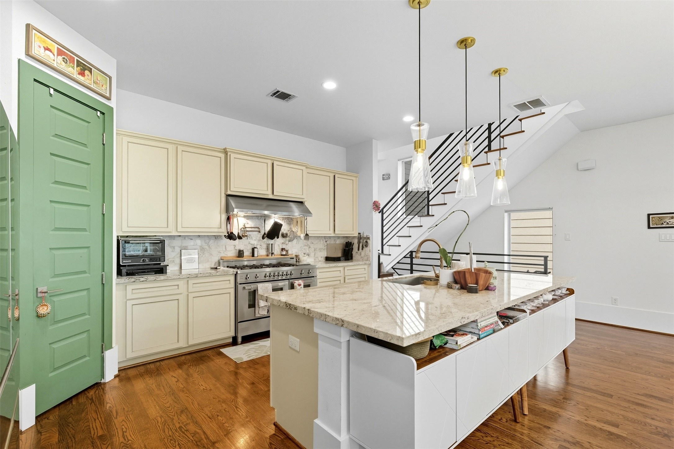 215 Avondale Street Houston, TX 77006 - Photo 16 of 42 a kitchen with kitchen island a stove a sink and a refrigerator