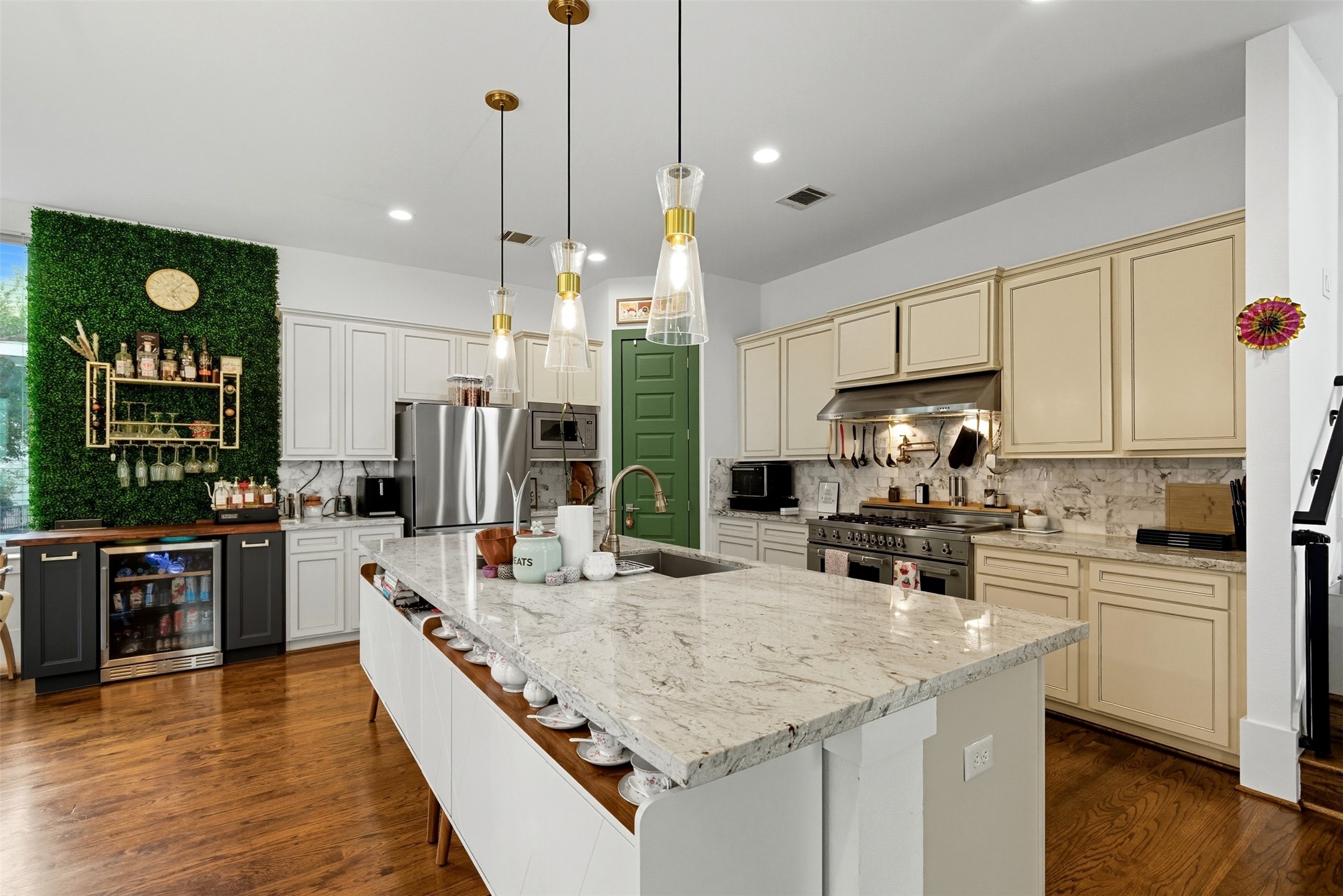 215 Avondale Street Houston, TX 77006 - Photo 17 of 42 a kitchen with sink stove and refrigerator