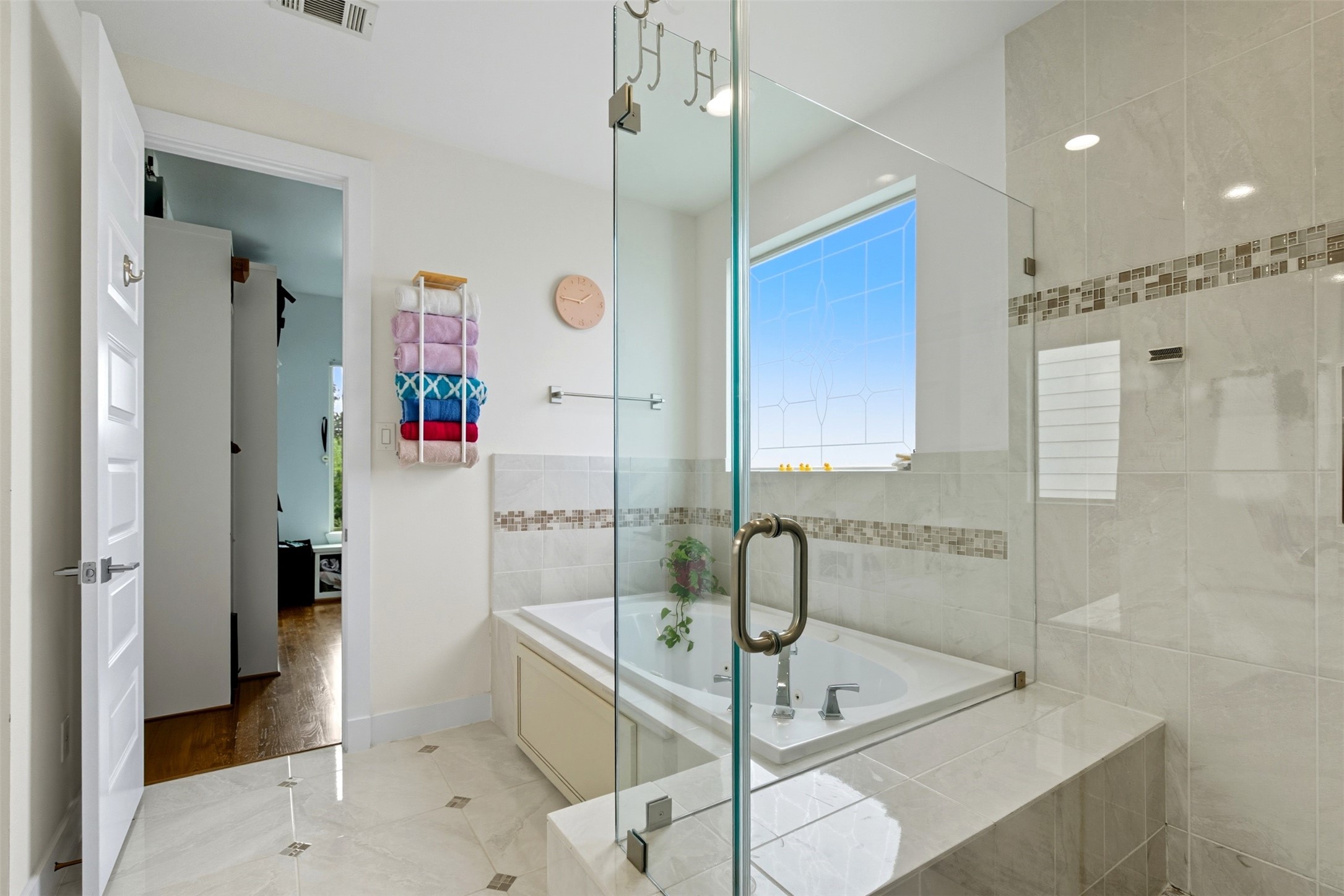 215 Avondale Street Houston, TX 77006 - Photo 27 of 42 a bathroom with a bathtub and a shower
