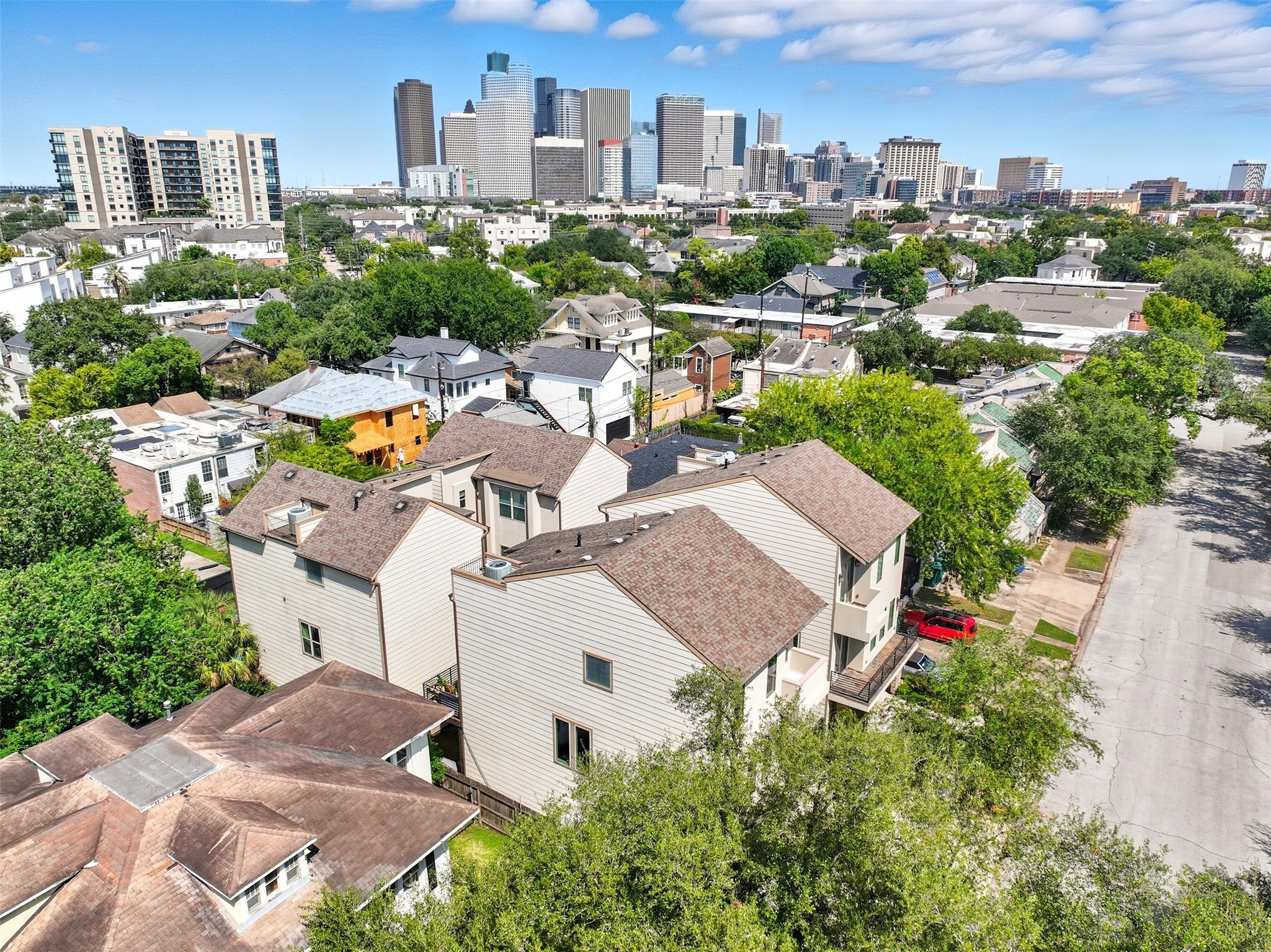 215 Avondale Street Houston, TX 77006 - Photo 39 of 42 a view of a city with tall buildings