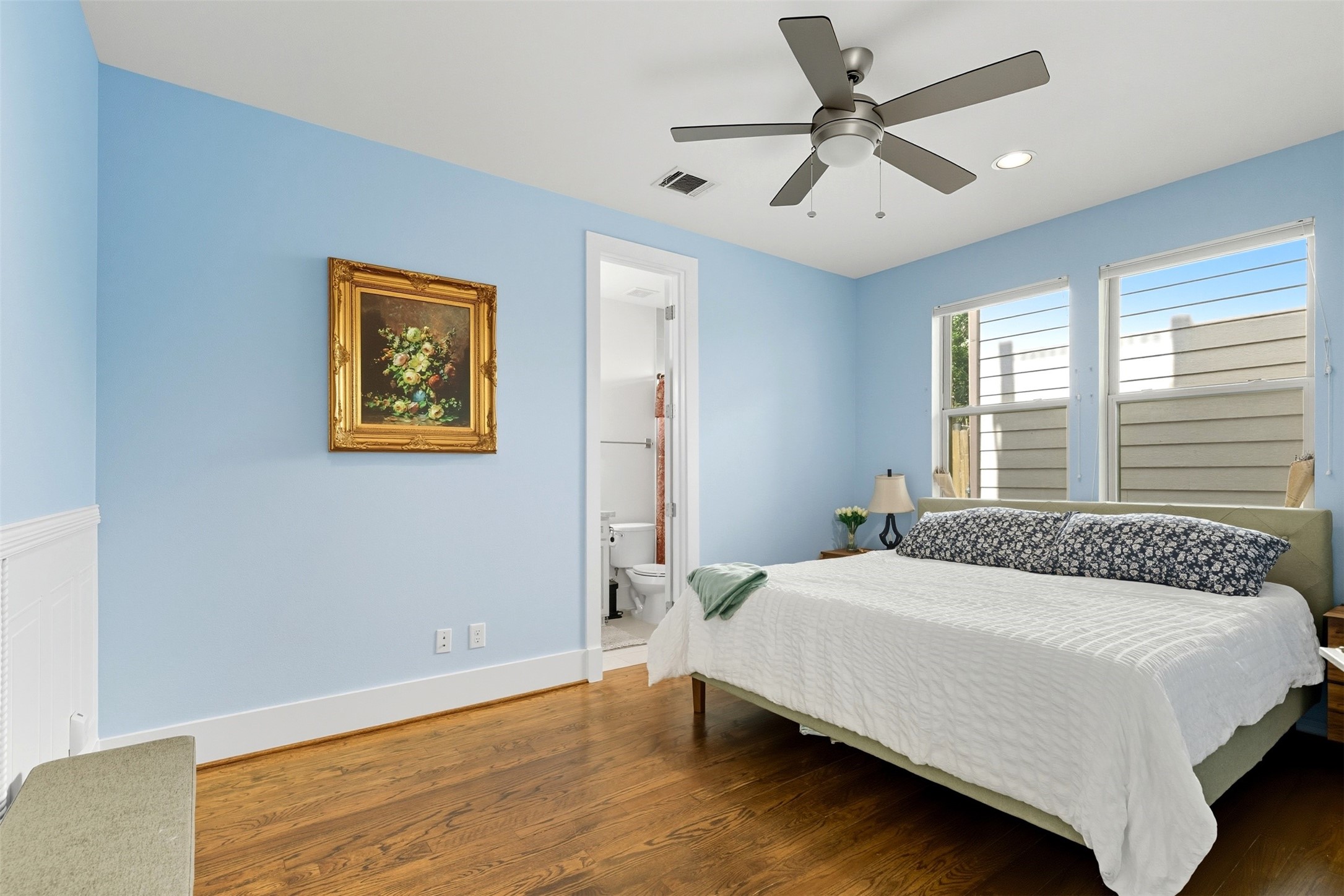 215 Avondale Street Houston, TX 77006 - Photo 4 of 42 a bedroom with a bed and a chandelier