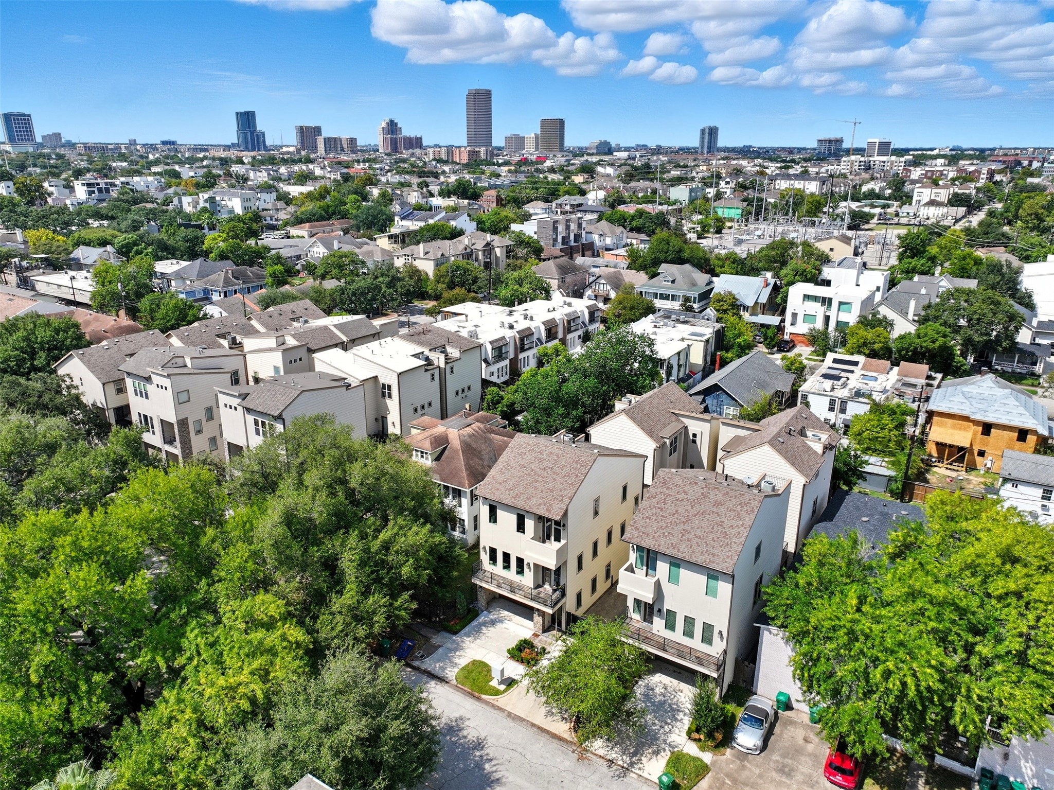 215 Avondale Street Houston, TX 77006 - Photo 41 of 42 an aerial view of residential houses with outdoor space