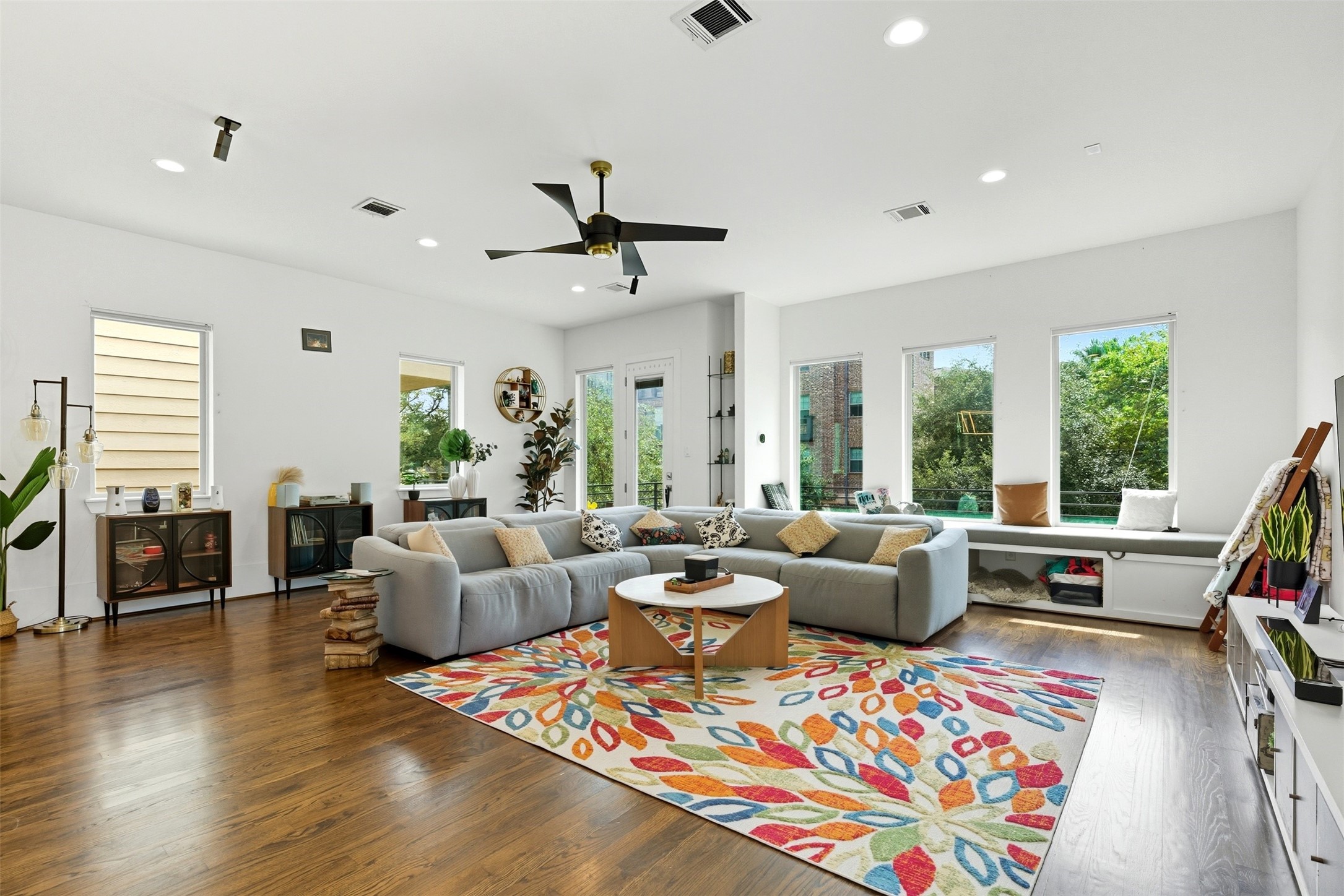 215 Avondale Street Houston, TX 77006 - Photo 10 of 42 a living room with furniture and wooden floor