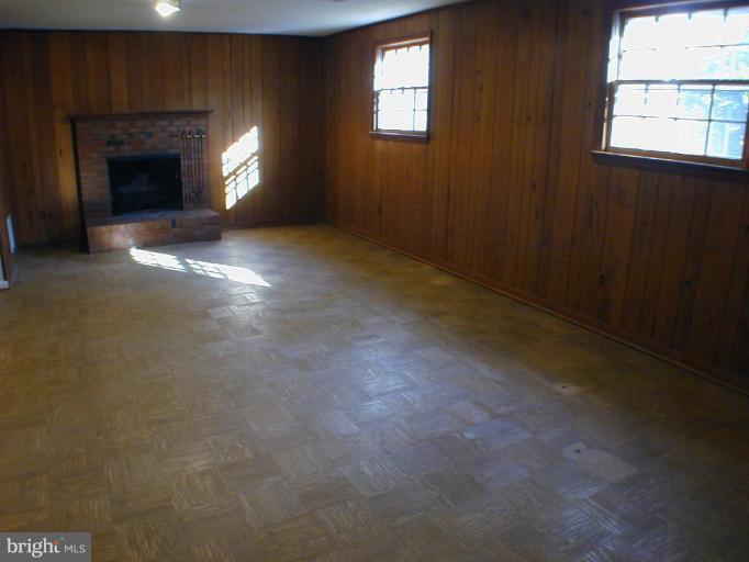 10308 Vale Road Vienna, VA 22181 - Photo 12 of 12 Den