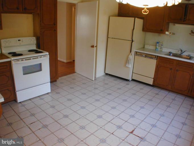 10308 Vale Road Vienna, VA 22181 - Photo 10 of 12 Kitchen