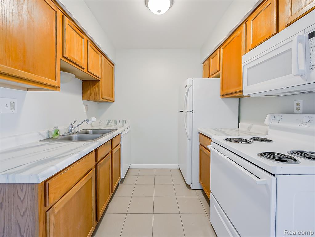 125 East Van Riper Road, Unit 7 Fowlerville, MI 48836 - Photo 9 of 26