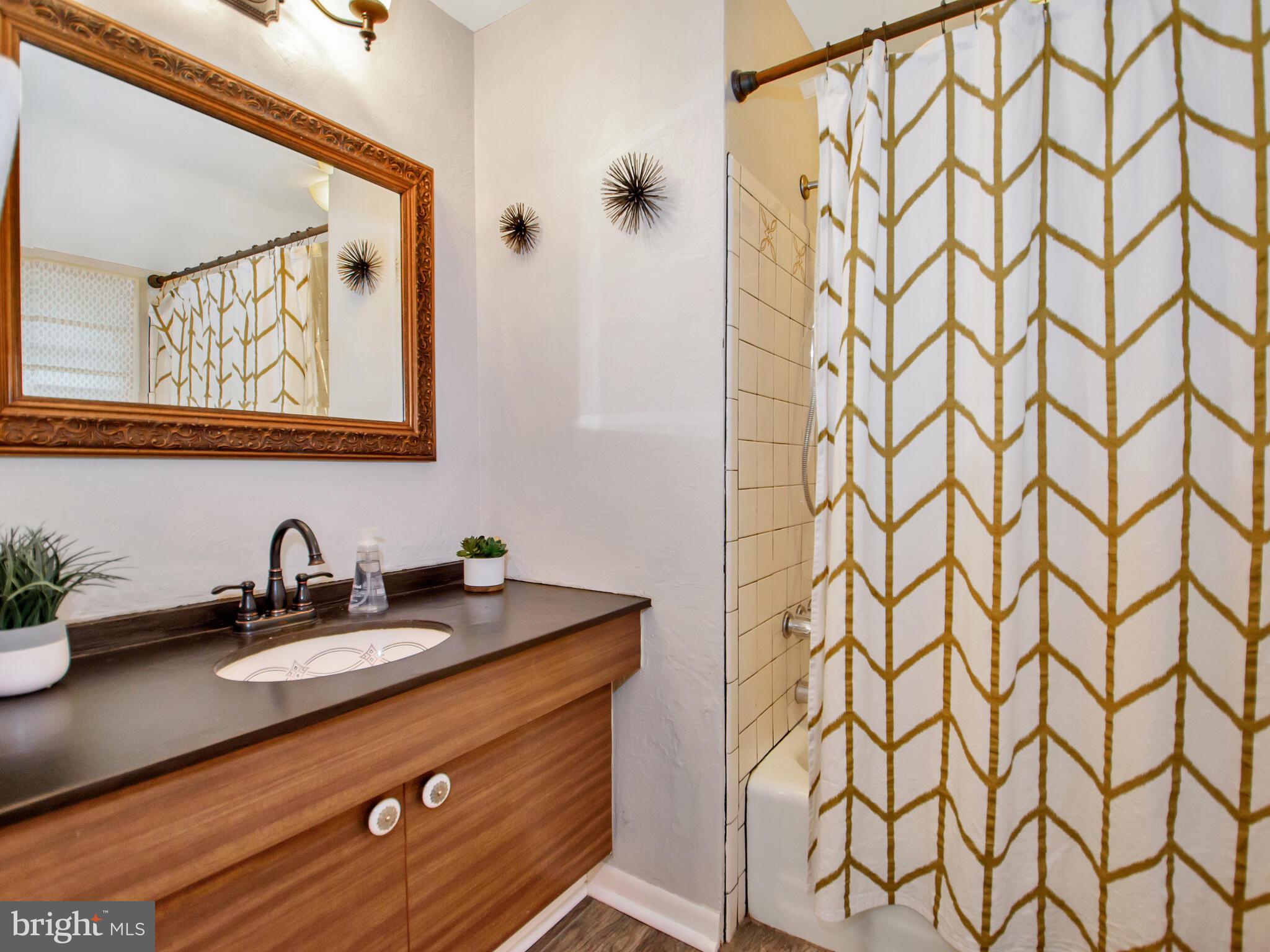 212 Valley View Road Media, PA 19063 - Photo 18 of 28 Primary bathroom