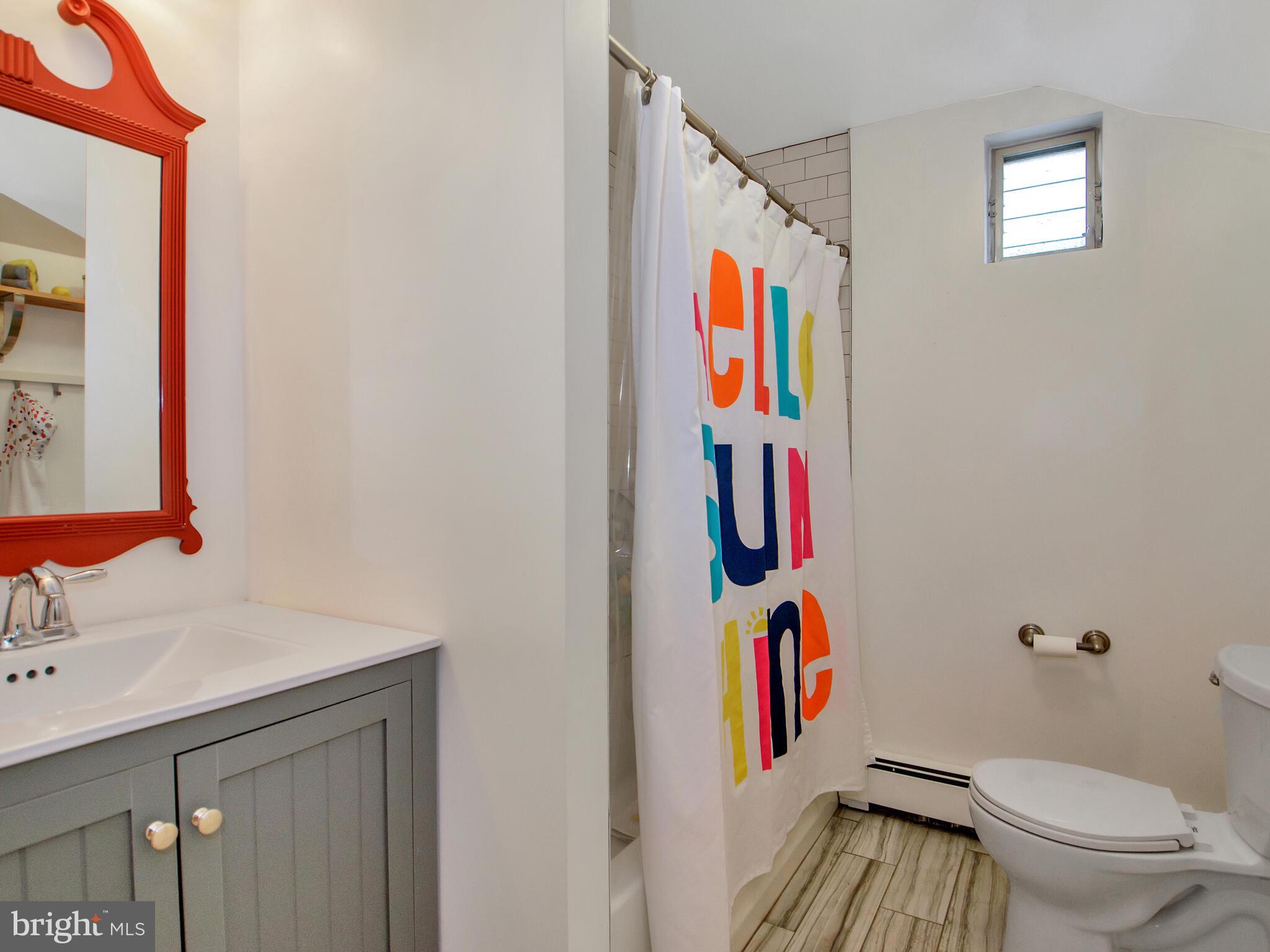 212 Valley View Road Media, PA 19063 - Photo 22 of 28 2nd floor full bath