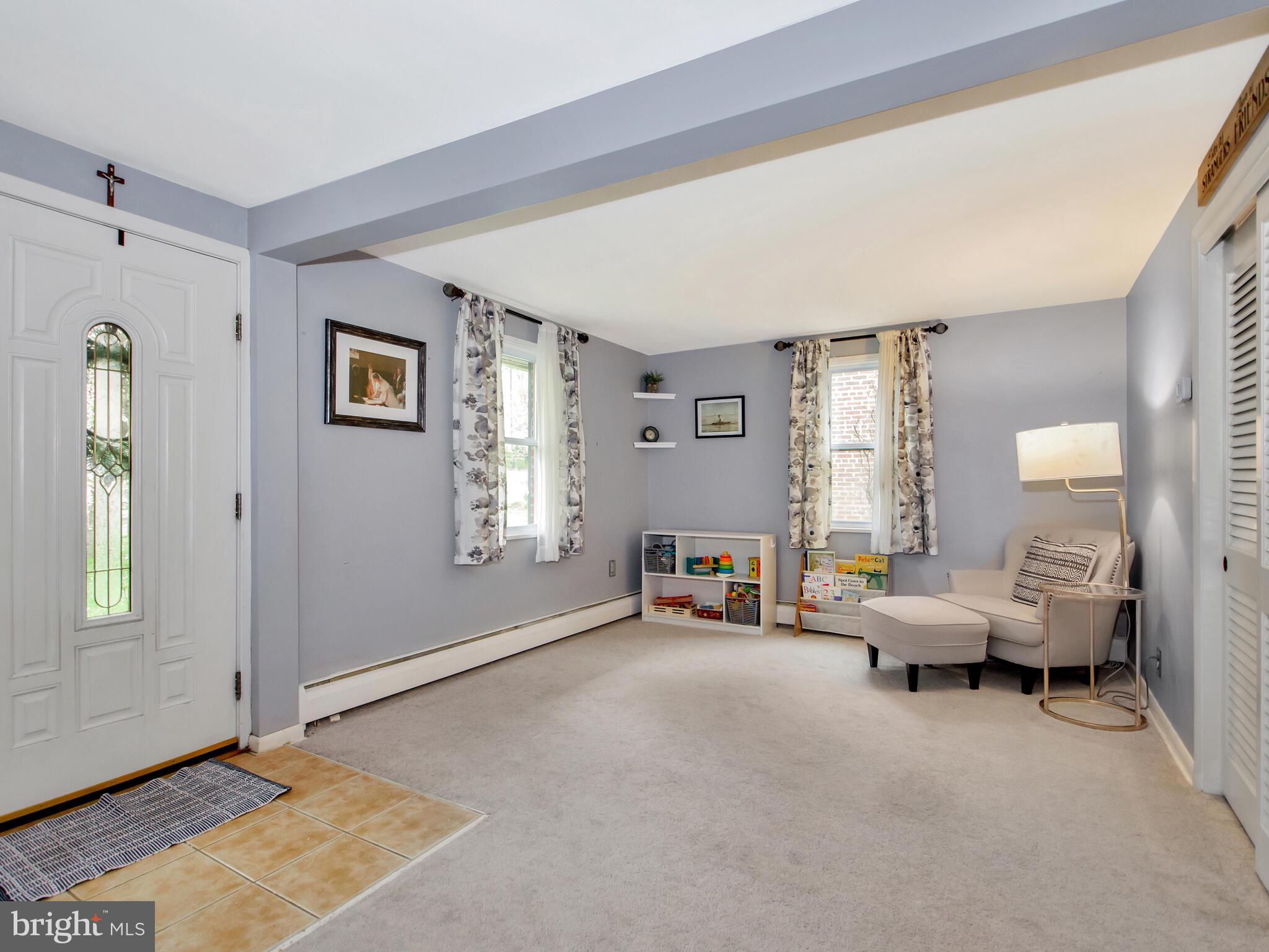 212 Valley View Road Media, PA 19063 - Photo 4 of 28 Living room - hardwood floors under carpet