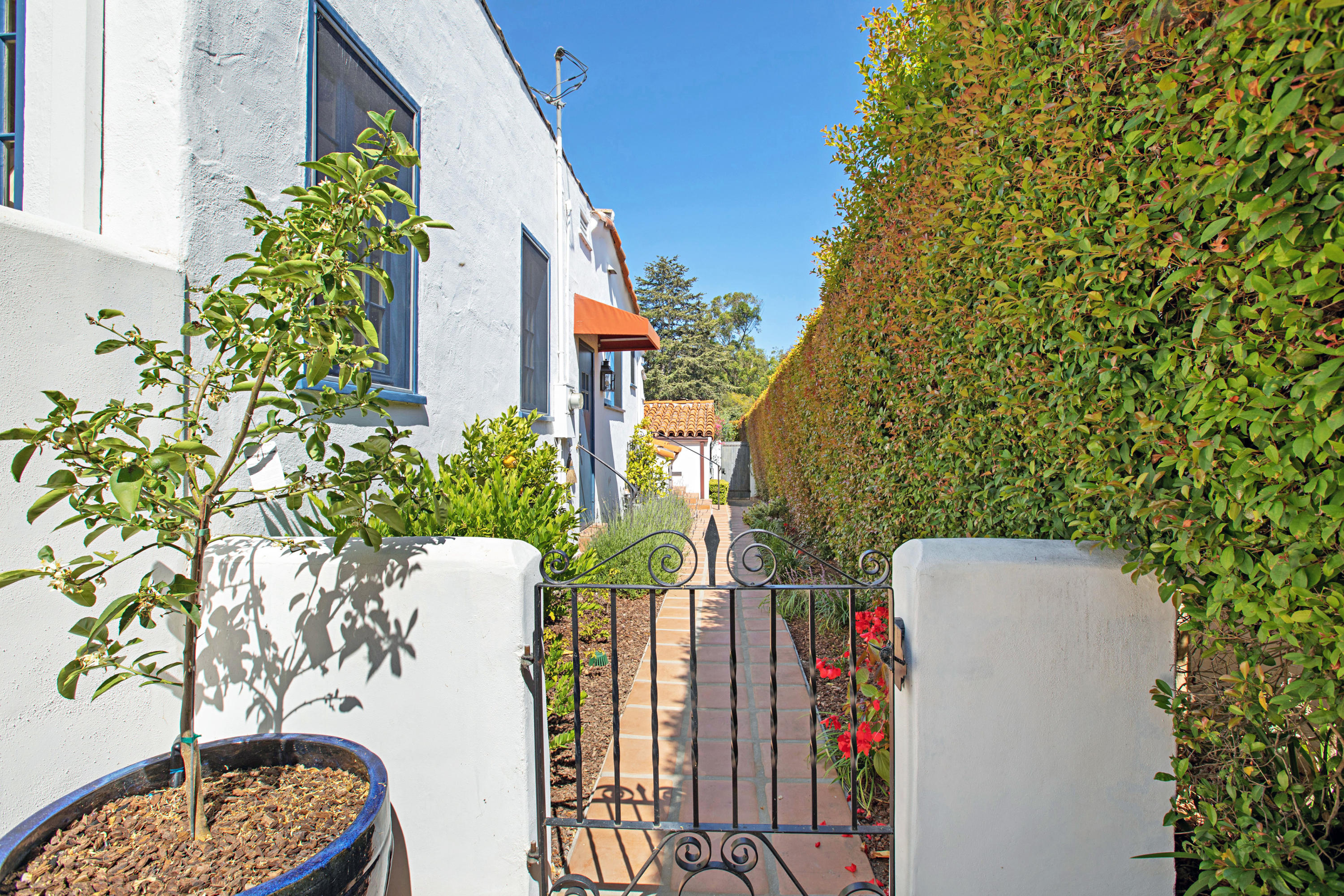 161 Hermosillo Road Montecito, CA 93108 - Photo 25 of 25 Walkway
