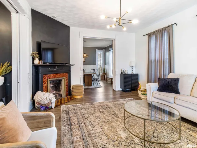 $215,000 | 373 North Cherry Street, Galesburg, IL 61401