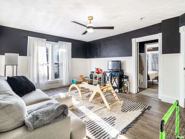 $215,000 | 373 North Cherry Street, Galesburg, IL 61401