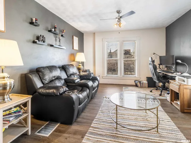 $215,000 | 373 North Cherry Street, Galesburg, IL 61401