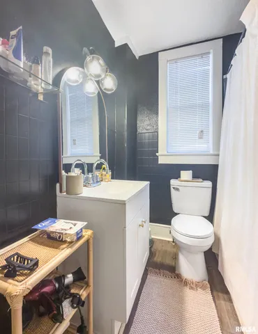 $215,000 | 373 North Cherry Street, Galesburg, IL 61401