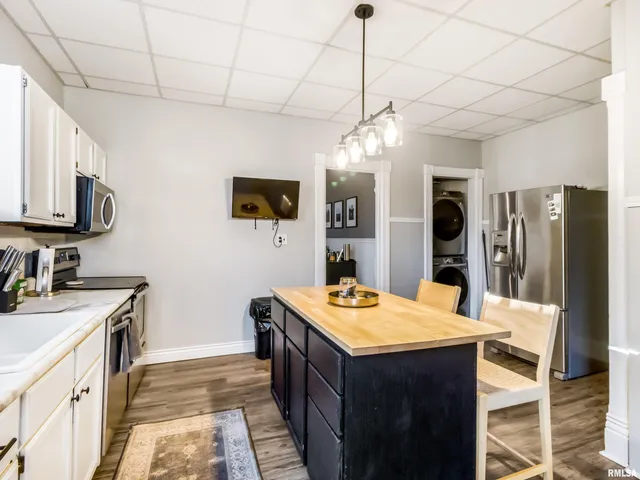 $215,000 | 373 North Cherry Street, Galesburg, IL 61401