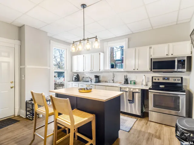 $215,000 | 373 North Cherry Street, Galesburg, IL 61401