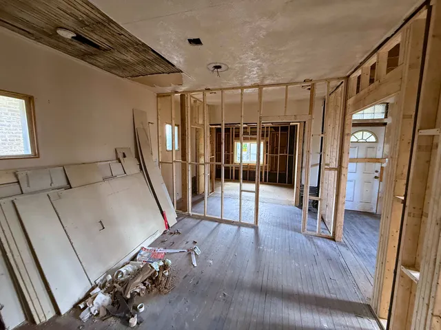 $330,000 | 5551 West Van Buren Street, Chicago, IL 60644