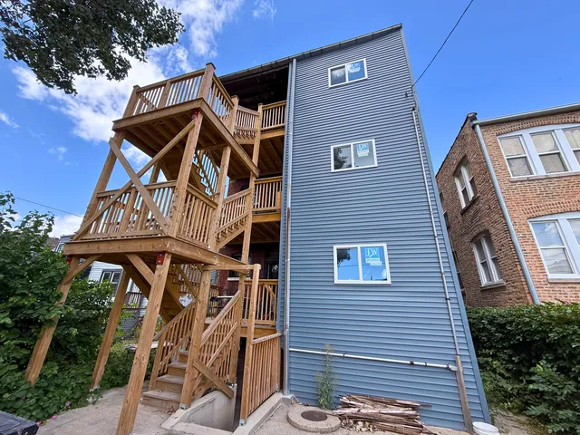 $330,000 | 5551 West Van Buren Street, Chicago, IL 60644