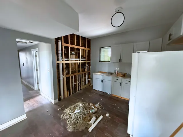 $330,000 | 5551 West Van Buren Street, Chicago, IL 60644