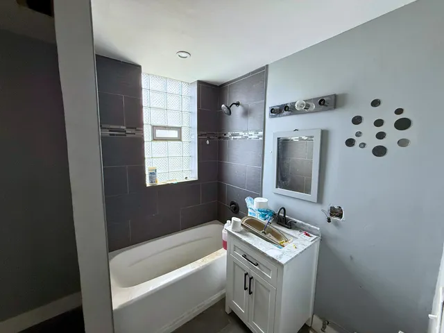 $330,000 | 5551 West Van Buren Street, Chicago, IL 60644