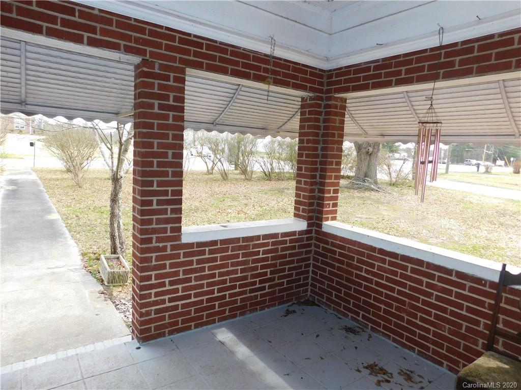 1382 Springdale Road, Unit 7 Lancaster, SC 29720 - Photo 5 of 31 a view of an empty room and a window