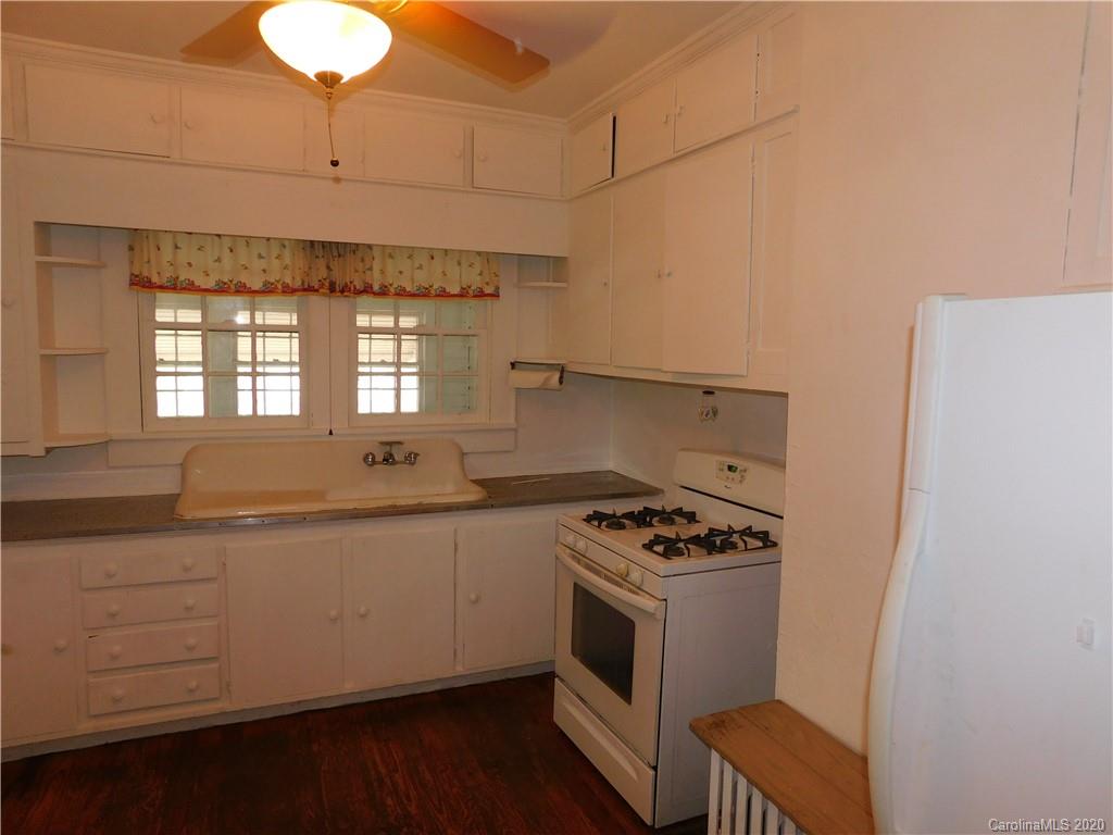 1382 Springdale Road, Unit 7 Lancaster, SC 29720 - Photo 8 of 31 a kitchen that has a sink and a stove