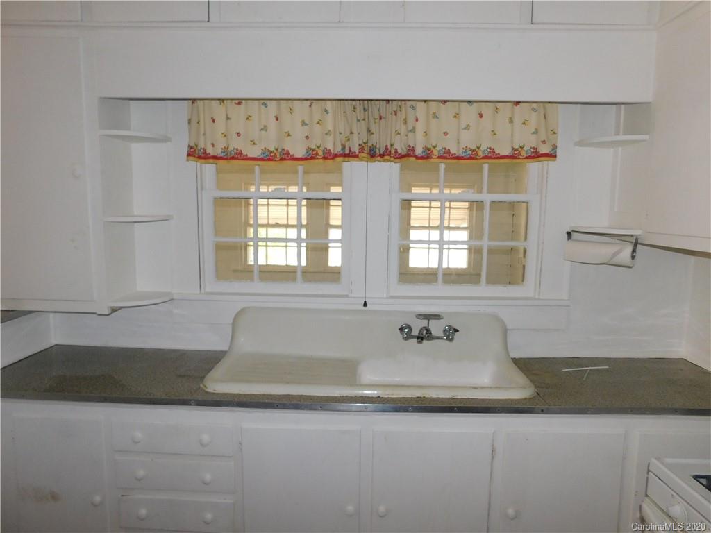 1382 Springdale Road, Unit 7 Lancaster, SC 29720 - Photo 9 of 31 a bathroom with a sink and a mirror