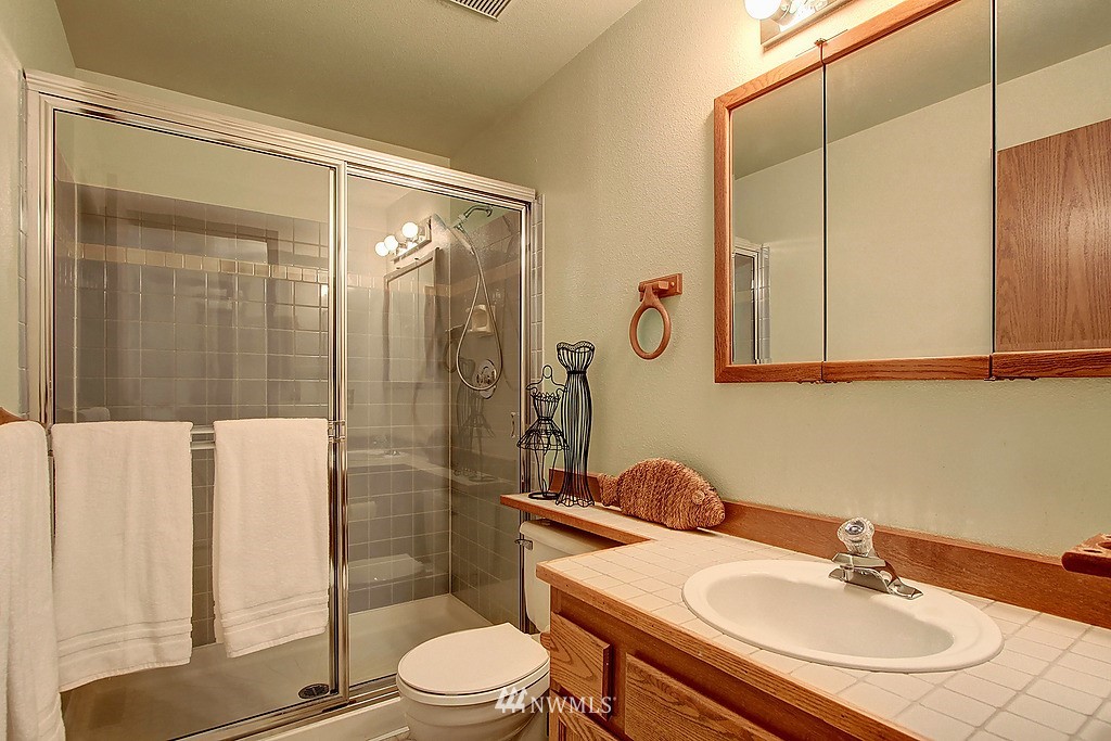 1017 215th Street Southeast Bothell, WA 98021 - Photo 15 of 24