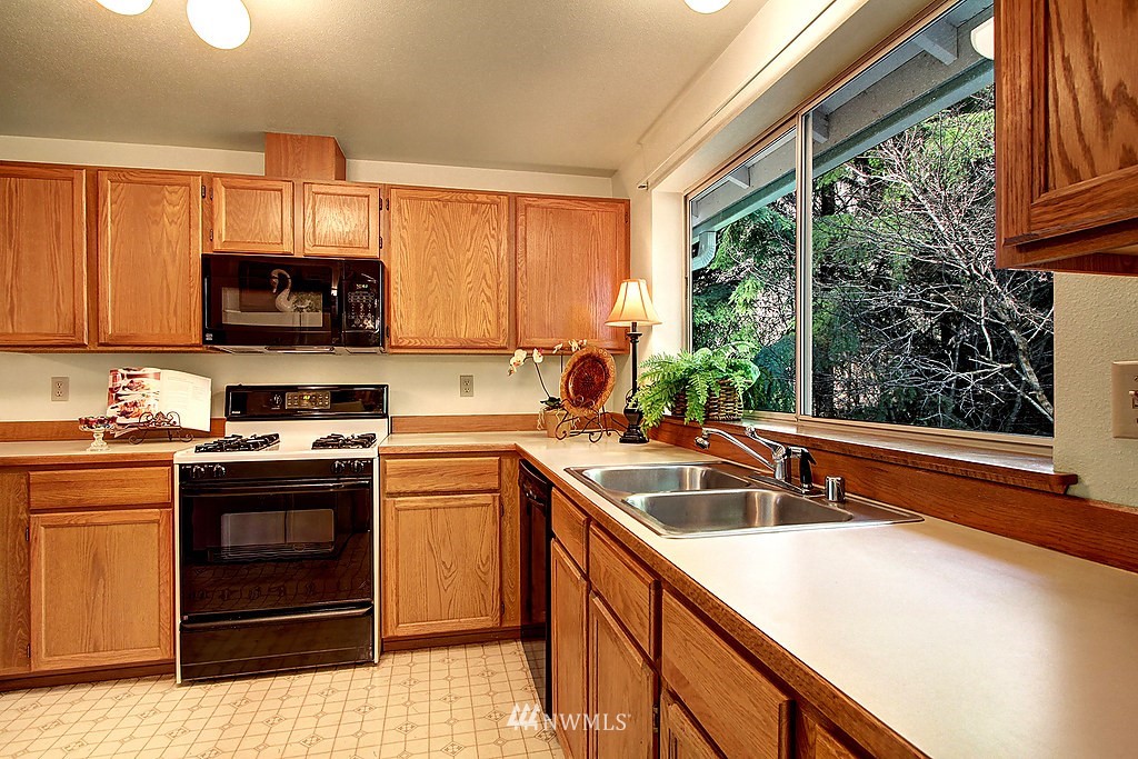 1017 215th Street Southeast Bothell, WA 98021 - Photo 8 of 24