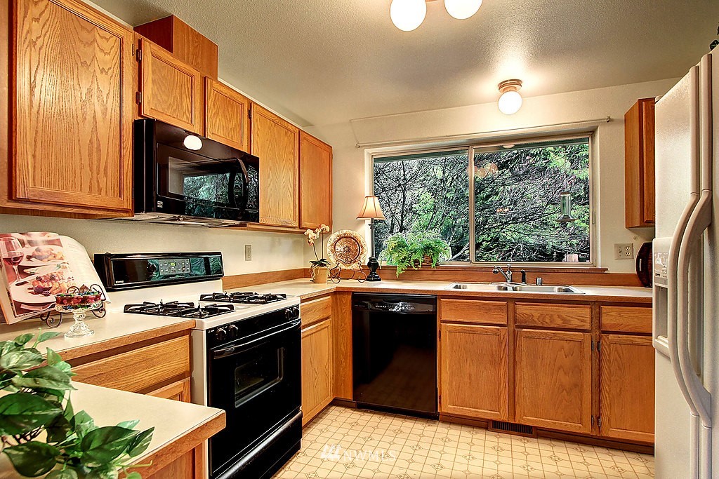 1017 215th Street Southeast Bothell, WA 98021 - Photo 9 of 24