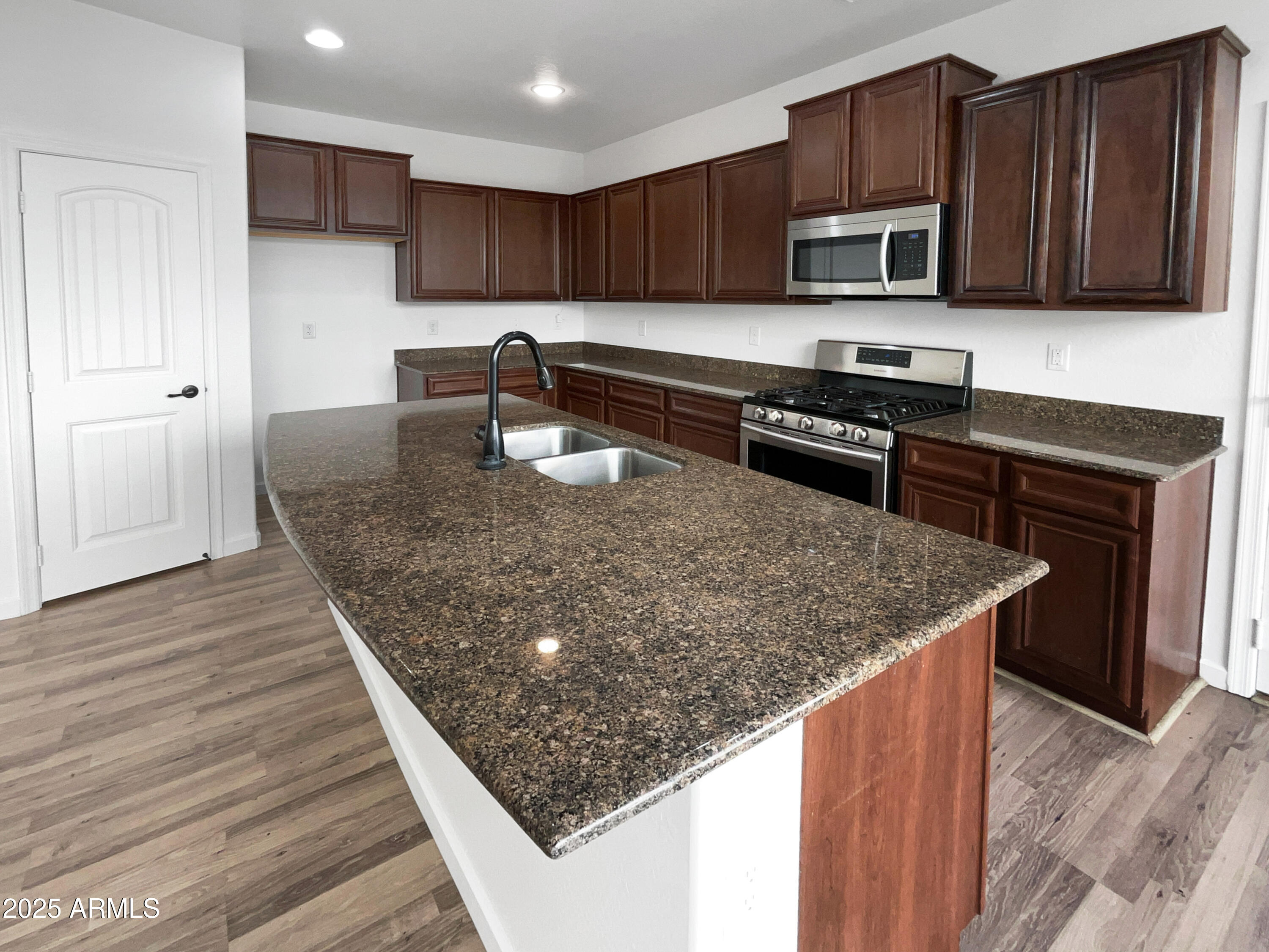 3489 South Bandit Road Gilbert, AZ 85297 - Photo 2 of 31 photo_02