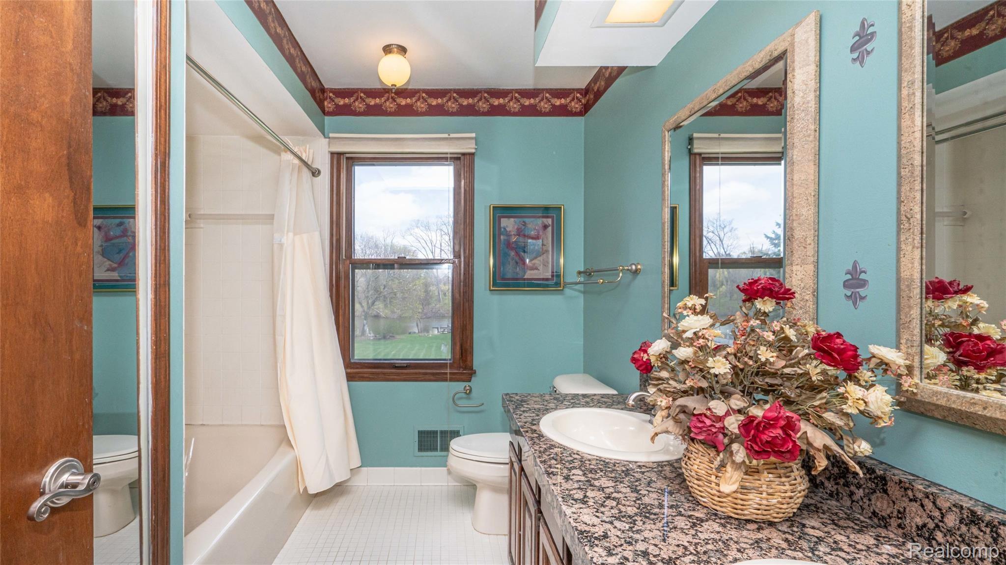 5330 Inverrary Lane Commerce Township, MI 48382 - Photo 56 of 76 Main Bathroom.