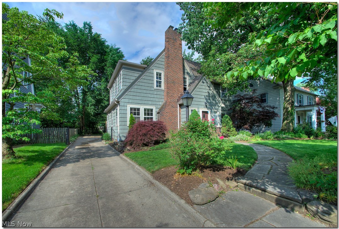 3008 Warrington Road Cleveland, OH 44120 - Photo 2 of 34