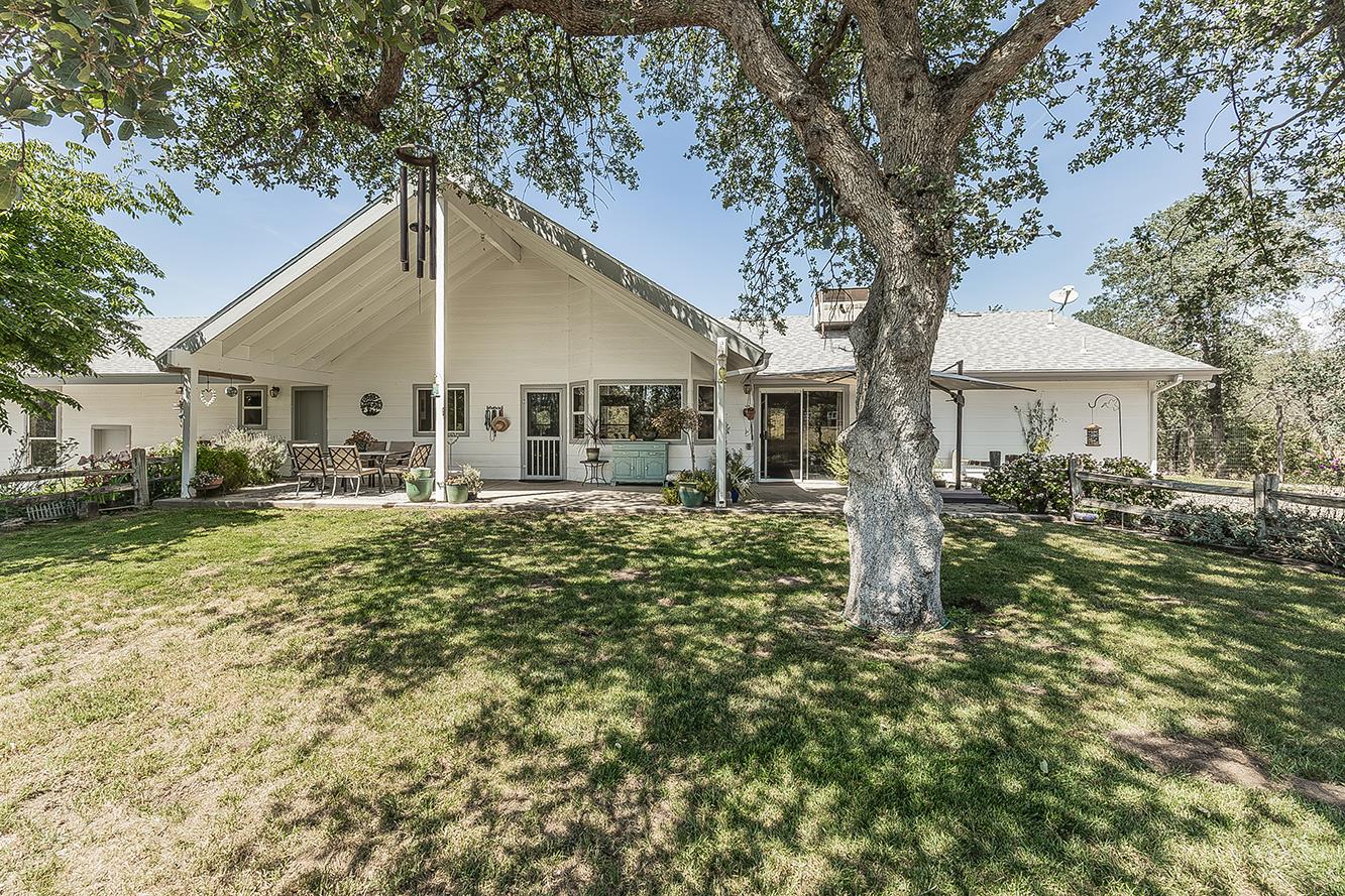 14815 Garlock Lane Prather, CA 93651 - Photo 36 of 80 a house with green field in front of it