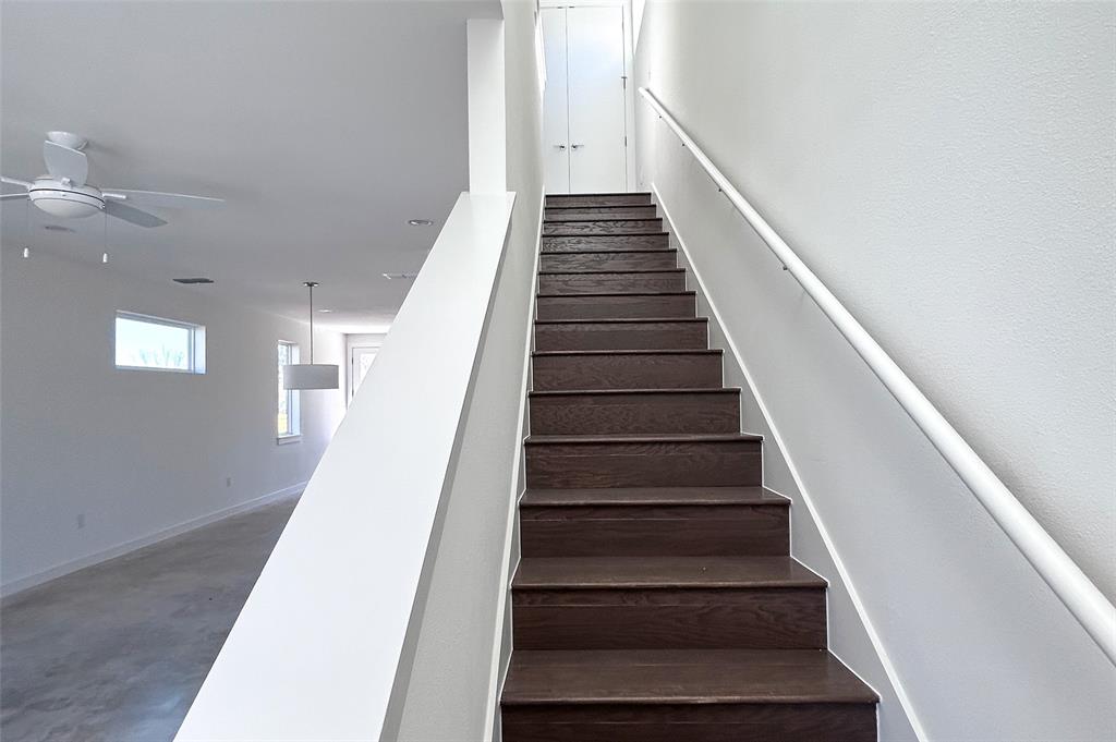 1191 Sarabeth Way Austin, TX 78721 - Photo 7 of 13 a view of entryway