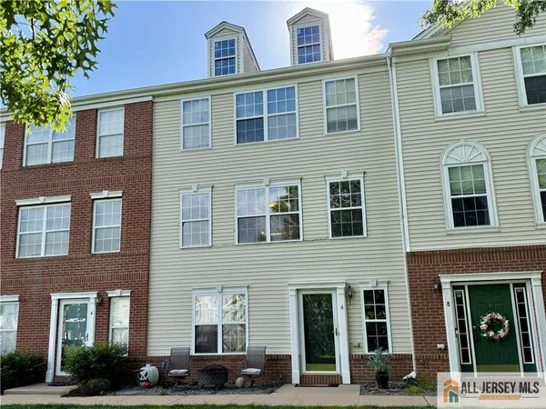 $3,300 | 6 Marcinczyk Avenue, Unit 841, Parlin, NJ 08859