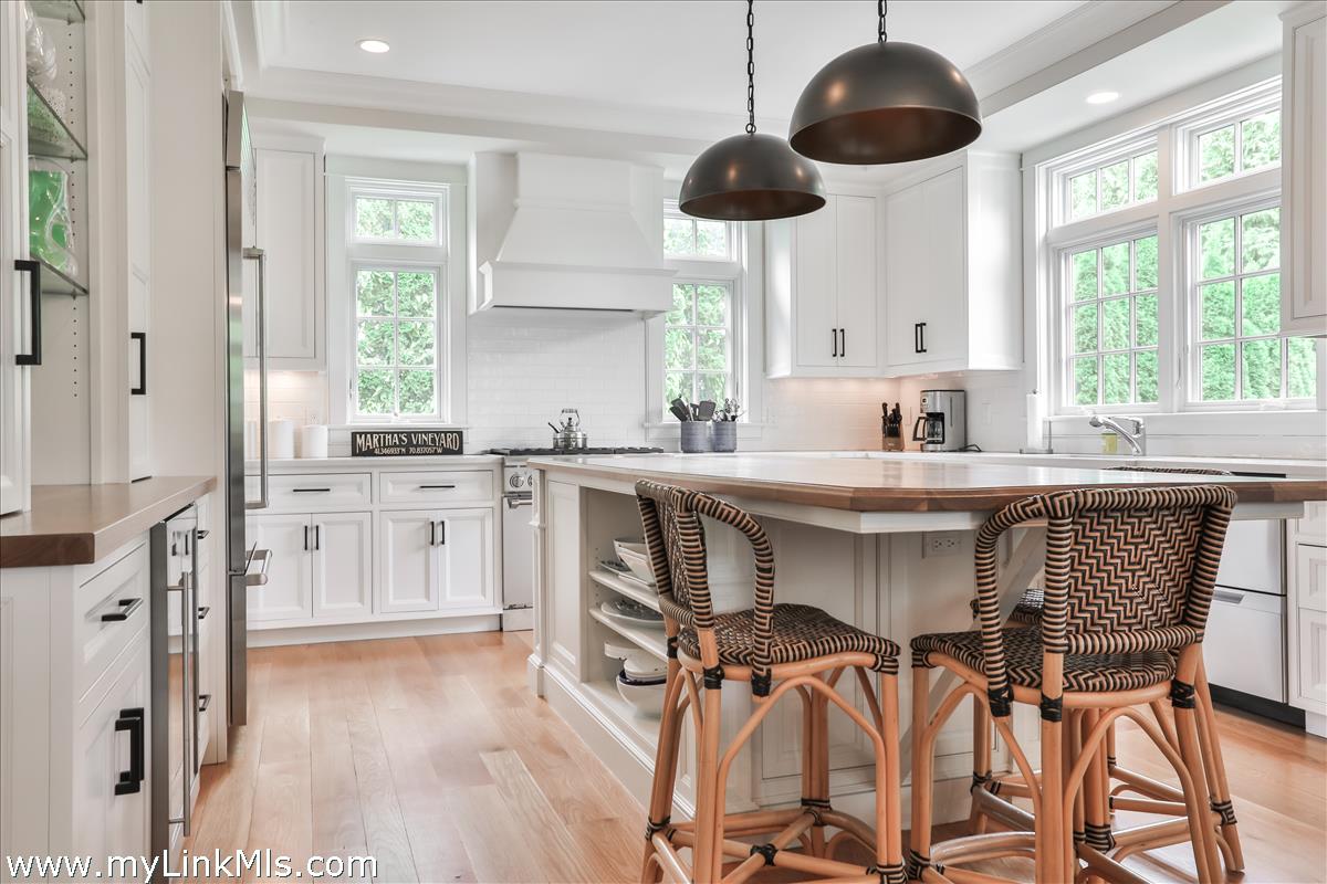 54 Fuller Street Edgartown, MA 02539 - Photo 7 of 31