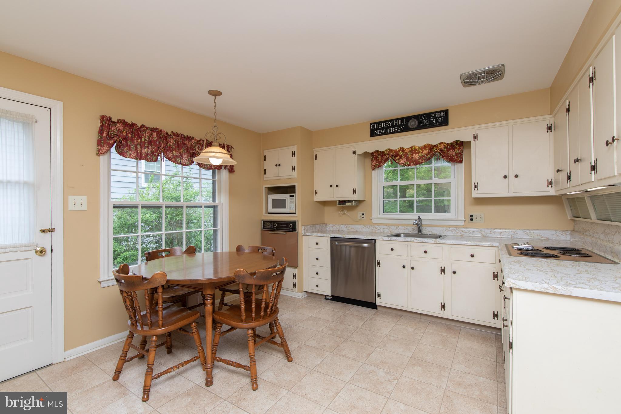 108 Rockingham Road Cherry Hill, NJ 08034 - Photo 7 of 30 Eat-In Kitchen