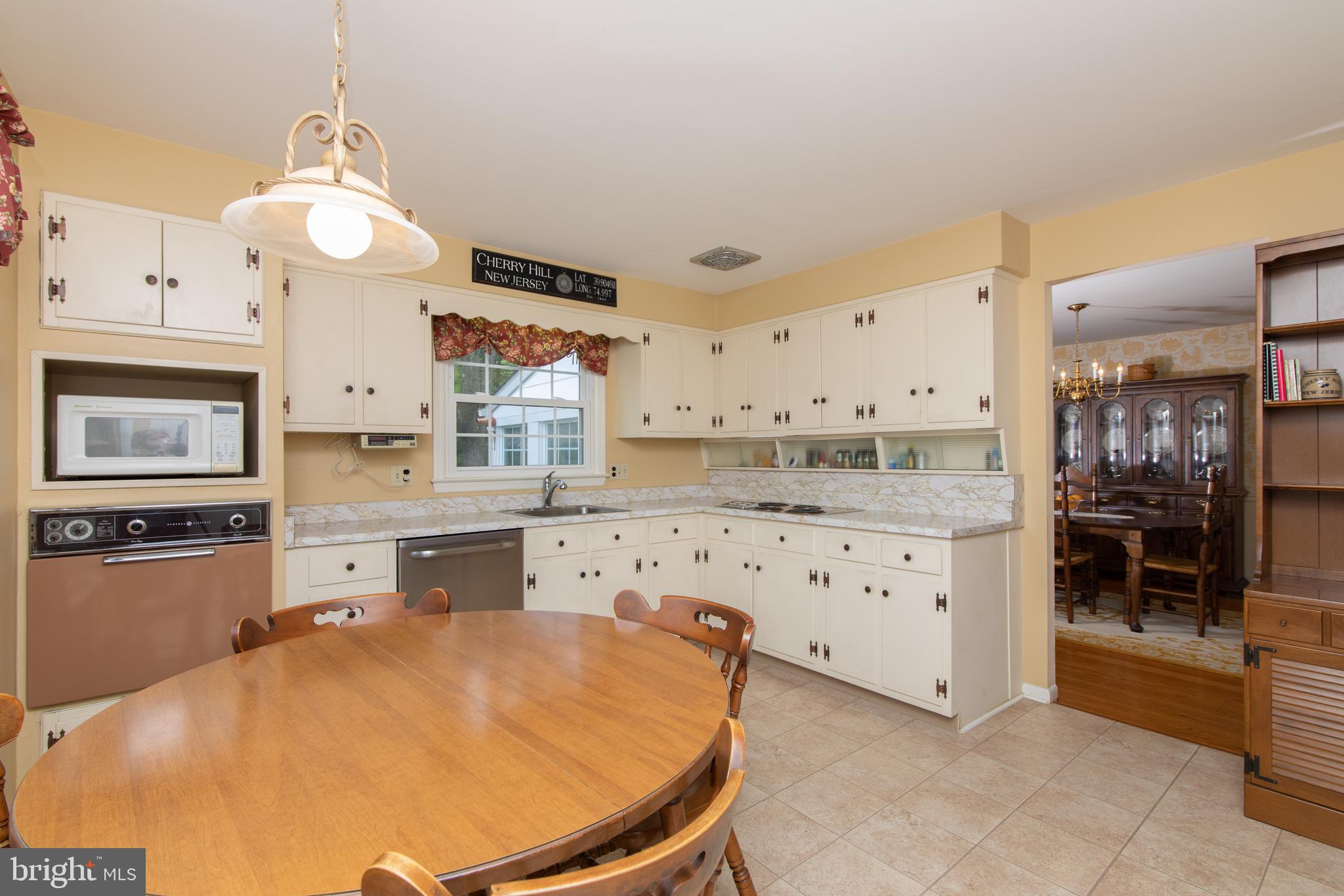 108 Rockingham Road Cherry Hill, NJ 08034 - Photo 8 of 30 Eat-In Kitchen