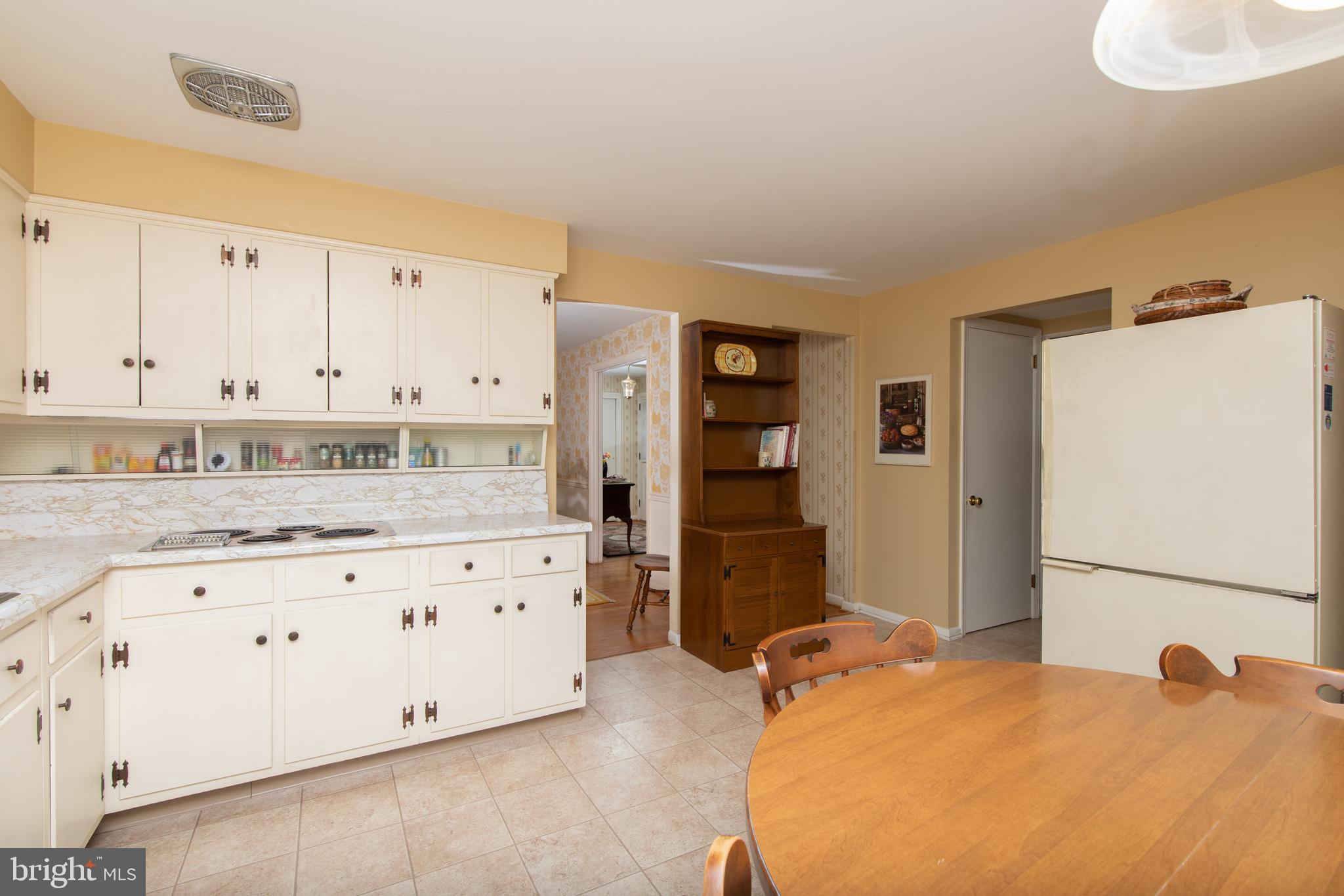 108 Rockingham Road Cherry Hill, NJ 08034 - Photo 9 of 30 Eat-In Kitchen