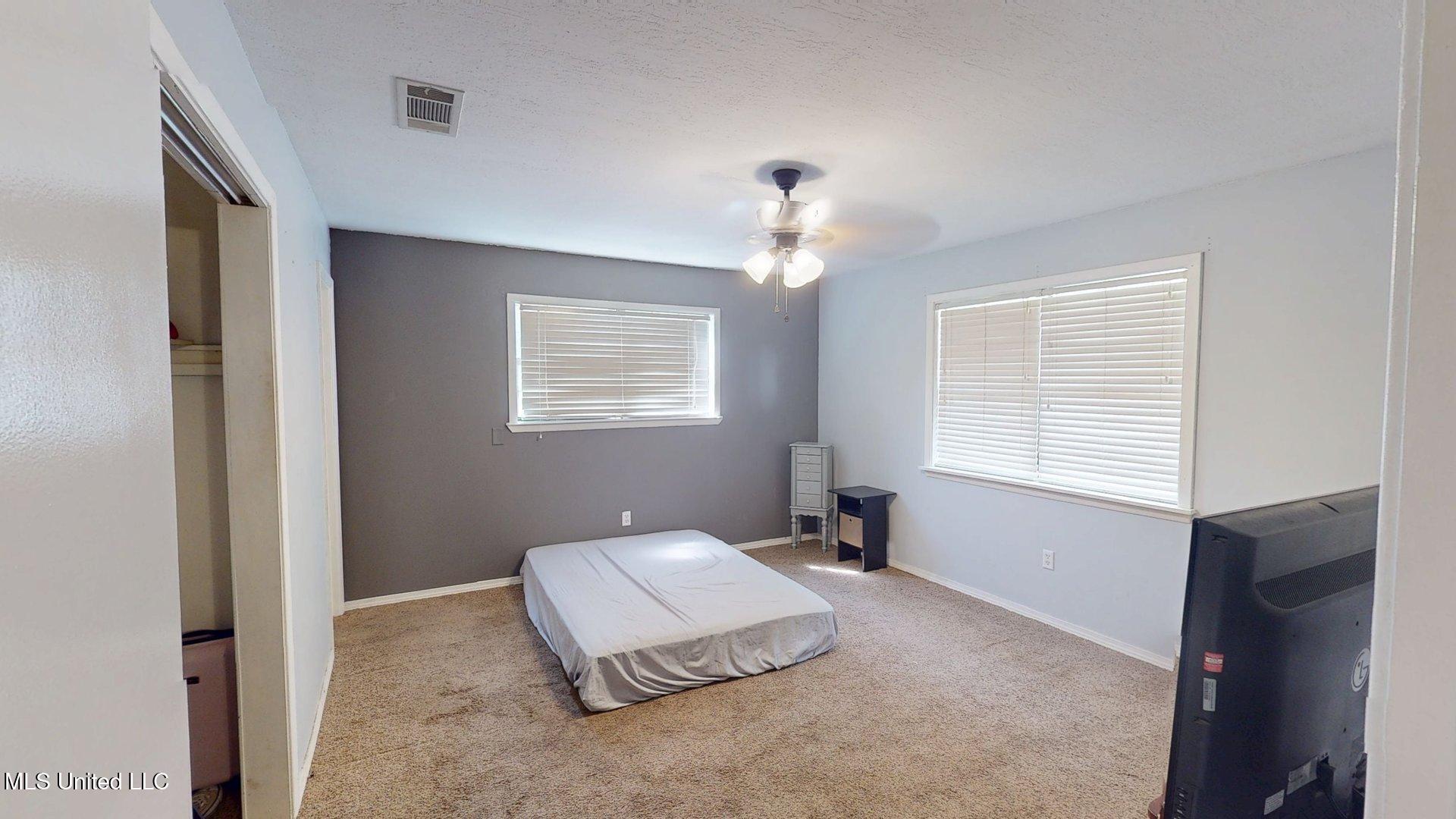 6400 Hans Road Moss Point, MS 39562 - Photo 13 of 26 6400-Hans-Rd-06032025_194215