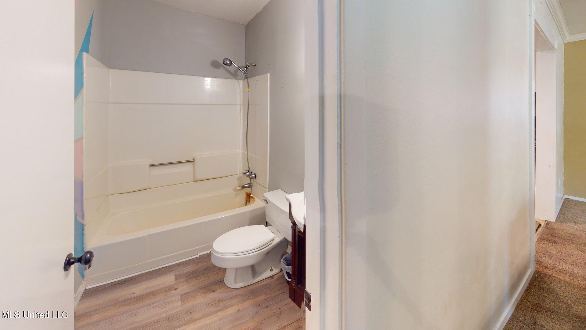 6400 Hans Road Moss Point, MS 39562 - Photo 22 of 26 6400-Hans-Rd-Bathroom