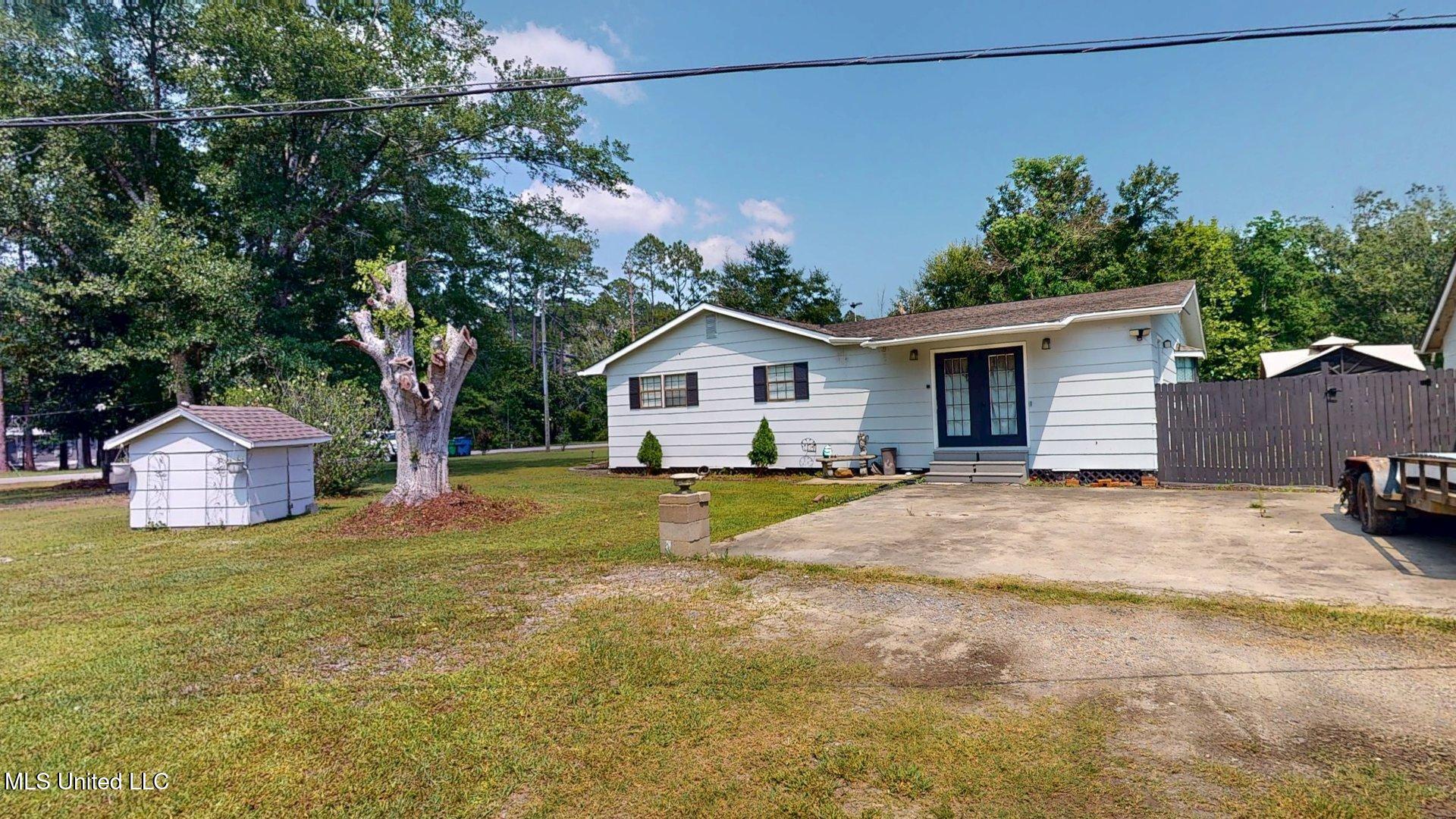 6400 Hans Road Moss Point, MS 39562 - Photo 4 of 26 6400-Hans-Rd-06032025_193230